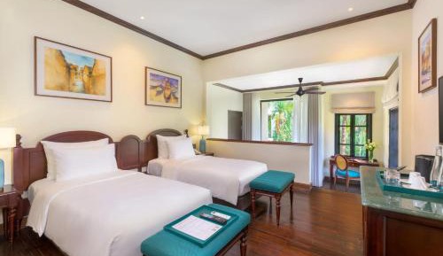 Vista Junior Suite with Pool and Garden View