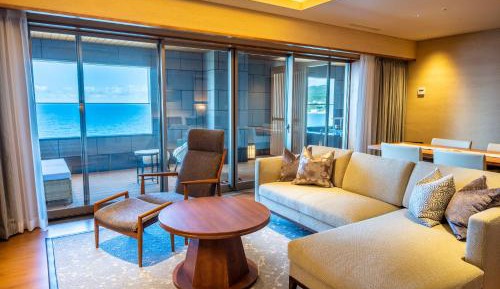 Premium Suite with Open-Air Bath