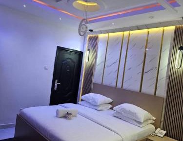 Deluxe King Studio