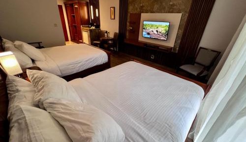 Queen Room with Two Queen Beds with Mountain View