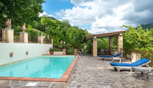 Villa with Garden View