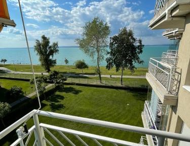Apartment with Lake View