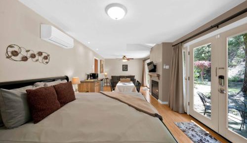 Deluxe King Suite