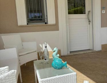 Family Room with Garden View