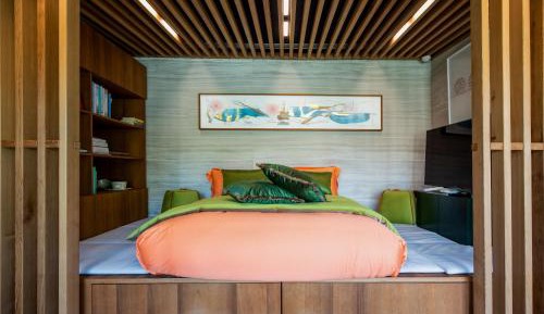 King Suite with Pool View