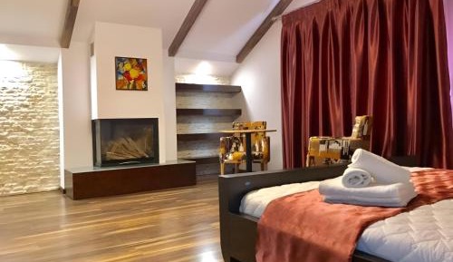 Deluxe Double Room (2 Adults + 1 Child)