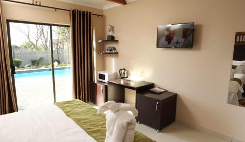 Deluxe Queen Room