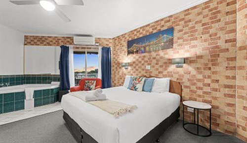 Executive Suite with Spa Bath