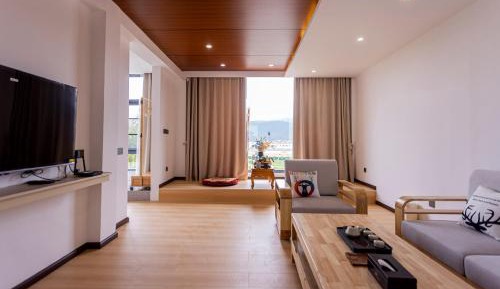 King Room with Mountain View