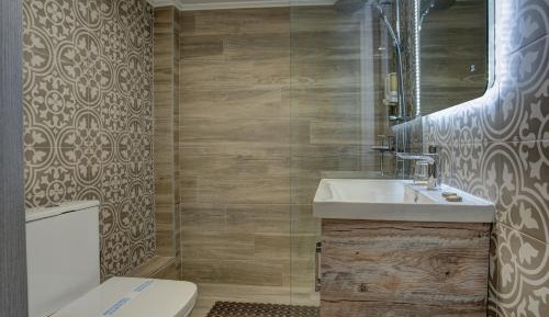 Superior One-Bedroom Apartment (4 Adults)