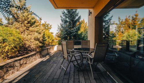 Two-Bedroom Deluxe Apartment with Balcony