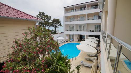 Triple Room with Pool View