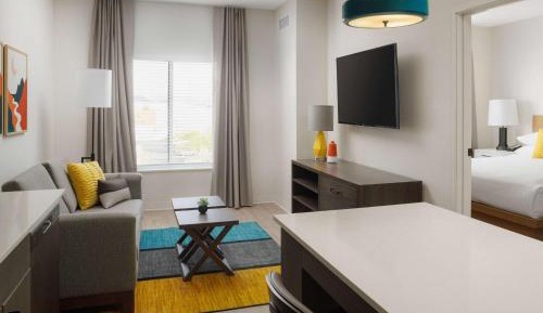 One Bedroom Suite Hearing Accessible - King Bed