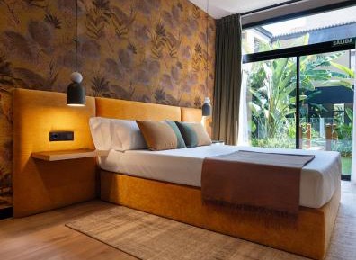 Deluxe Double Room with Garden Access