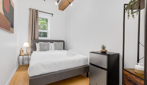 Standard Double Room with Shared Bathroom