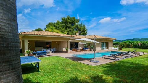 Villa with Garden View