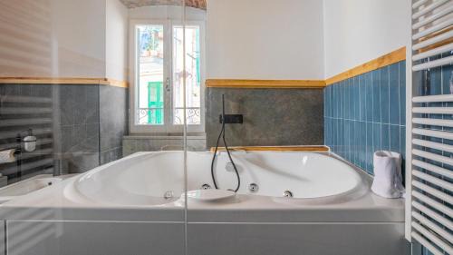 Luxury Triple Room