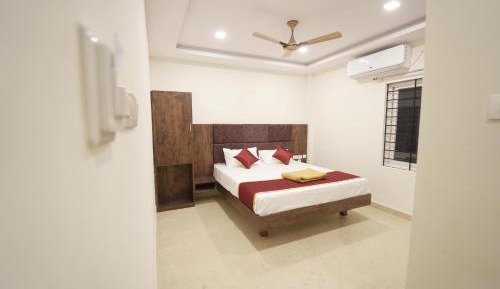 Deluxe Double Room (2 Adults + 1 Child)
