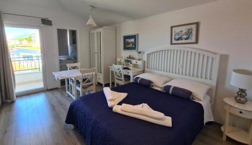 Studio with Twin beds and balcony