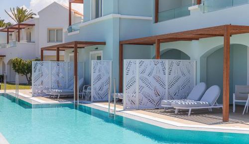Bungalow Waterfront Sharing Pool