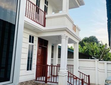 Four-Bedroom Apartment with Balcony 