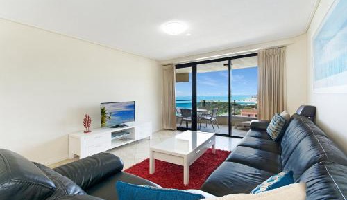 Three Bedroom High Floor Partial View Apartment