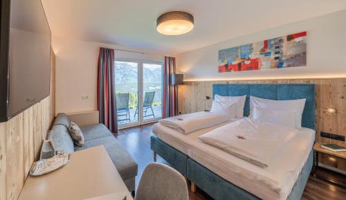 Double or Twin Room with Mountain View