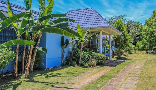 Villa with Garden View