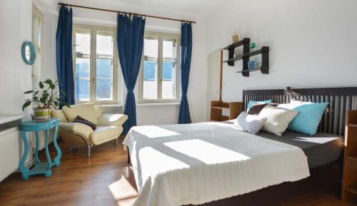 Two-Bedroom Apartment with Shower 