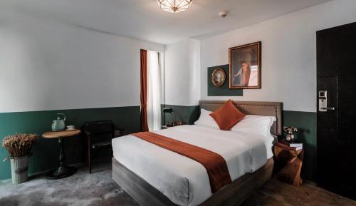 City View Queen Room  