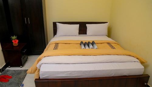 Deluxe Double Room (2 Adults + 1 Child)