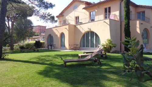 One-Bedroom Apartment with Garden