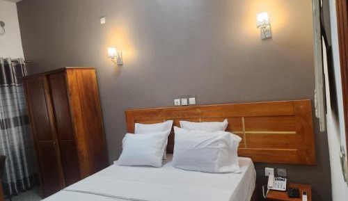 Deluxe Double Room (2 Adults + 1 Child)