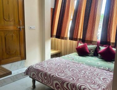 Deluxe Room (2 Adults + 1 Child)