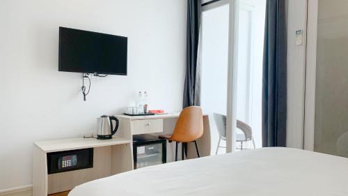 Superior Twin Room with City View