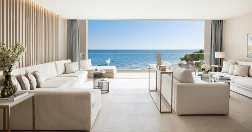 Deluxe One Bedroom Suite
