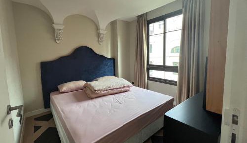 One-Bedroom Apartment with Balcony