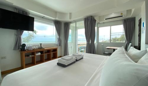 Deluxe Double Room with Balcony and Sea View