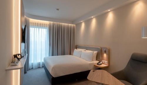 Standard Queen Room