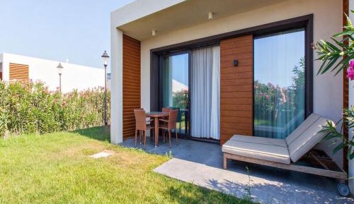 One-Bedroom Apartment with Sea View and Terrace