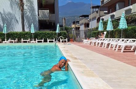 Apartment with Pool View 