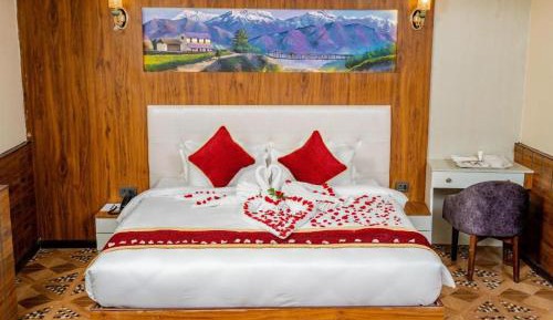 Standard Queen Room
