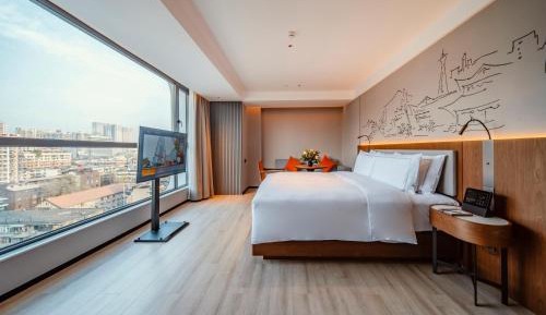 Deluxe Queen Room