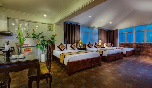 Junior Suite Family Room
