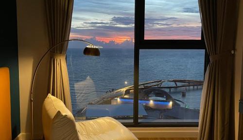 One-Bedroom Apartment with Sea View and Balcony
