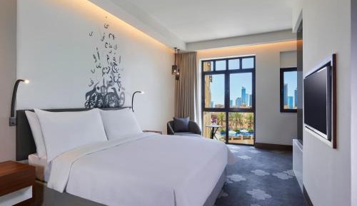 Deluxe King Room with Pool View