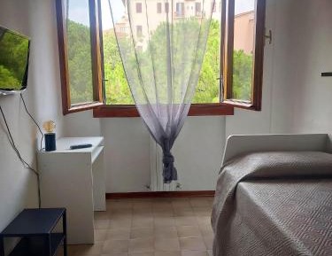 Single Room with Shared Bathroom