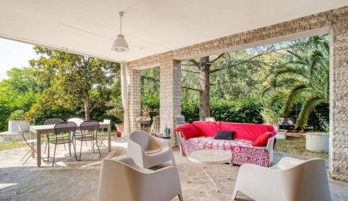 Villa with Garden View