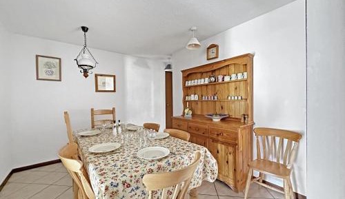 Four-Bedroom Apartment with Balcony 