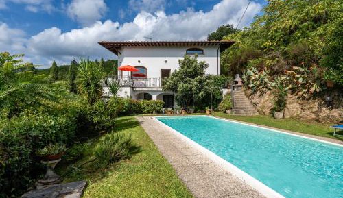 Villa with Garden View